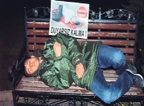 Evsizler için dışarıda sabahladılar