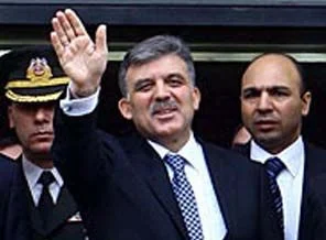 Gül: Türkiye'nin resmi dili Türkçe'dir