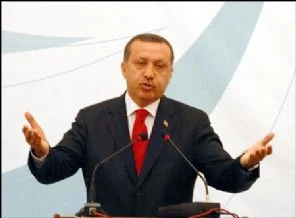 'Haftada bir suikast atlatıyor'