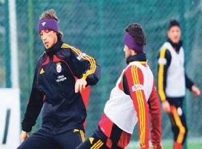 Hagi, gol için Mehmet Batdal'a sarıldı