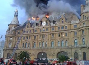 Haydarpaşa'daki yangın kısa devreden