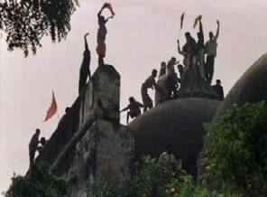 Hindu töreninde bomba patladı
