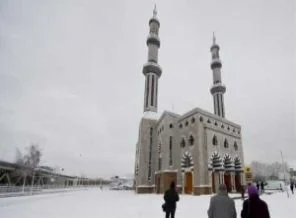 Hollanda'nın en büyük camisi ibadete açıldı