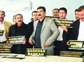 İki dilli yaşama geçtiler bile