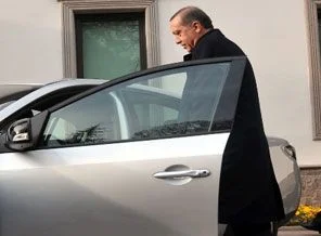 ilk elektrikli otomobili testi Başbakan'dan
