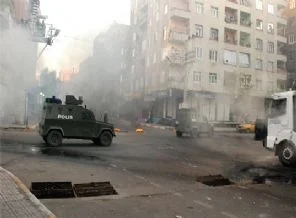 İzinsiz gösterilerin faturası hoş olmadı