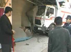 Kamyon, işçi çadırına girdi : 1 ölü
