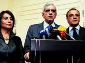 Kürt Kongresi'nde 'özerklik' çatlağı