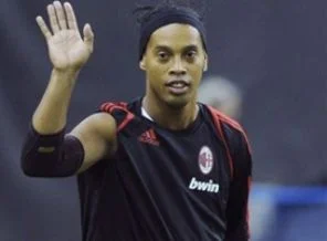 Liverpool'dan Ronaldinho açıklaması