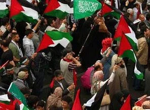 Mavi Marmara İsrail Konsolosluğu'na yanaştı