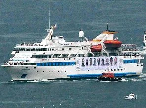 Mavi Marmara'yı gözyaşlarıyla gezdiler