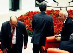 Meclis'te bayılan bayılana