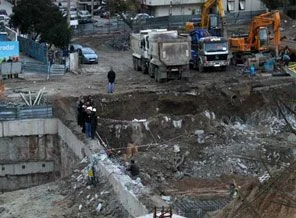 Metro kazısında 100 yıllık toplu mezar bulundu
