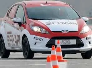 Milletvekilleri engelliler için piste çıktı