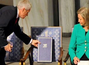 Nobel ödülünü hapiste olduğu için alamadı