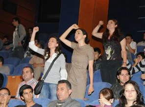 Panelde tuvalet kağıtlı protesto yapıldı