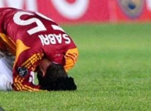 Sabri'nin kaburgasında kırık var