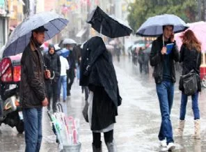 Sağanak yağış İstanbul'u DURDURDU