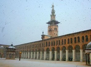 Şam beyazlar içinde