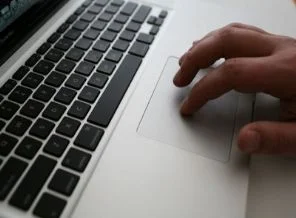 Siyasilerin yeni adresi Twitter ve Facebook