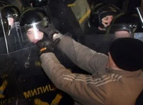 Son diktatör Belarus'u yaktı