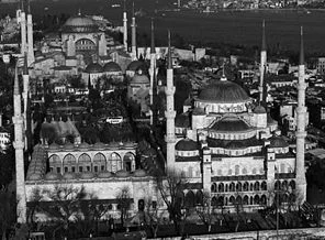 Tarihi medyan araç trafiğine kapatıldı