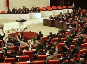 TBMM'de görüşmeler tartışmalı geçiyor
