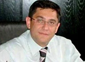 Vali Yardımcısı ve hostes Adliyede