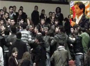 Zaman gazetesi yazarına protesto