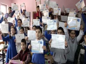 16 milyon öğrenciyi karne heyecanı sardı