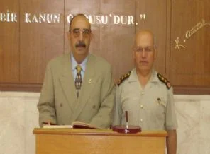 Albay Öz, Veli Küçük'ü kırmızı halıyla karşılamış