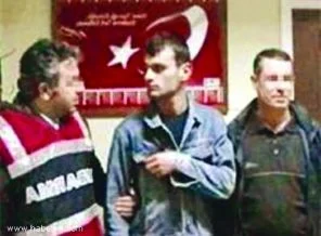 'Astsubay suikaste öperek uğurladı'
