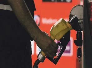Benzine gece yarısı 4 kuruş zam