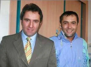 Böbrek bekleyen ikizlere nakil yapılıyor
