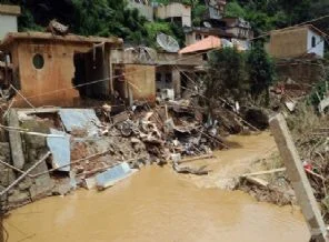 Brezilya'daki selde 800 kişi öldü