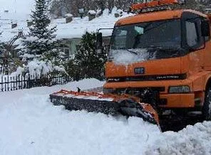 Çığ düştü, 25 öğrenci mahsur kaldı