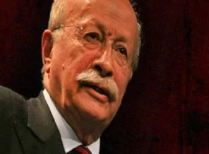 Doğan iki isme parti rozeti takıyor