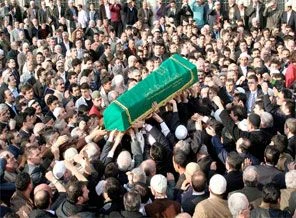 Emek Hocaefendi'yi ebediyete binlerce seveni uğurladı