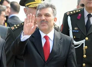 Gül, Yemen'de resmi törenle karşılandı