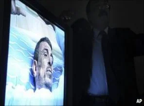 Hükümete kızdı kendini yaktı