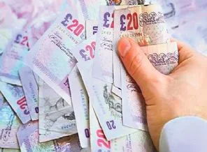 İskoçya'da bankamatik para saçtı