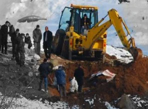 Karakola 400 metrede toplu mezar