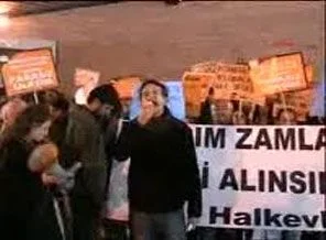 Kocaeli'de öğrenciler ulaşım zammını protesto etti
