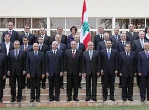 Lübnan hükümeti düştü