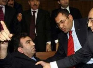 Milletvekili sırasından karakola geldi