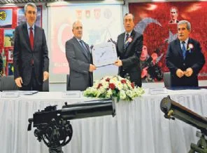 Milli makineli tüfek için imzalar atıldı
