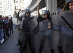 Mısır'da polis yeniden sokaklara iniyor