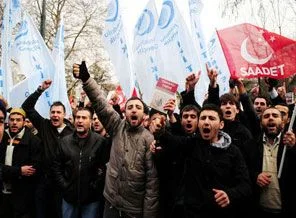 'Muhteşem Yüzyıl'a yumurtalı protesto