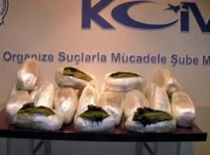 Osmaniye'de 15 kilo esrar ele geçirdi