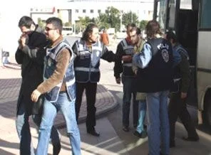 Polisi gaspetmeye çalıştılar